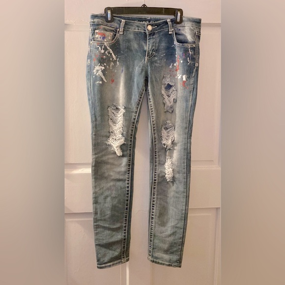Almost Famous Red/white paint-splattered, distressed light blue jeans - Picture 10 of 10